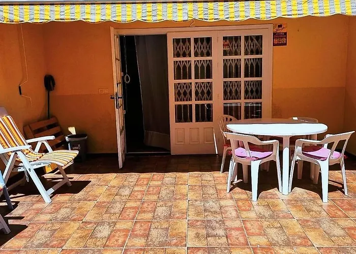 Apartamento En primera línea de mar, casa,patio solarium La Bugamvulla