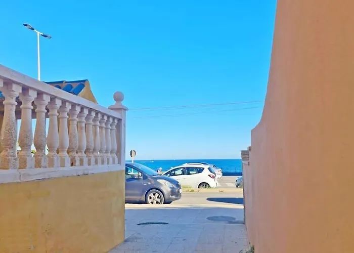 Apartamento En primera línea de mar, casa,patio solarium La Bugamvulla *